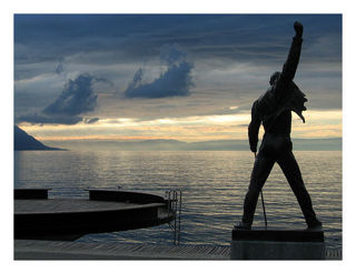 Freddie statue silhouette Montreux