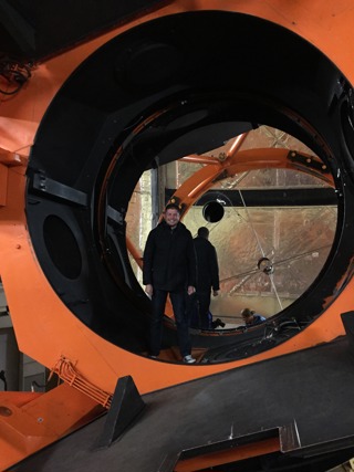 Henrik in front of the NASA Infrared Telescope Facility 3 metre primary mirror.