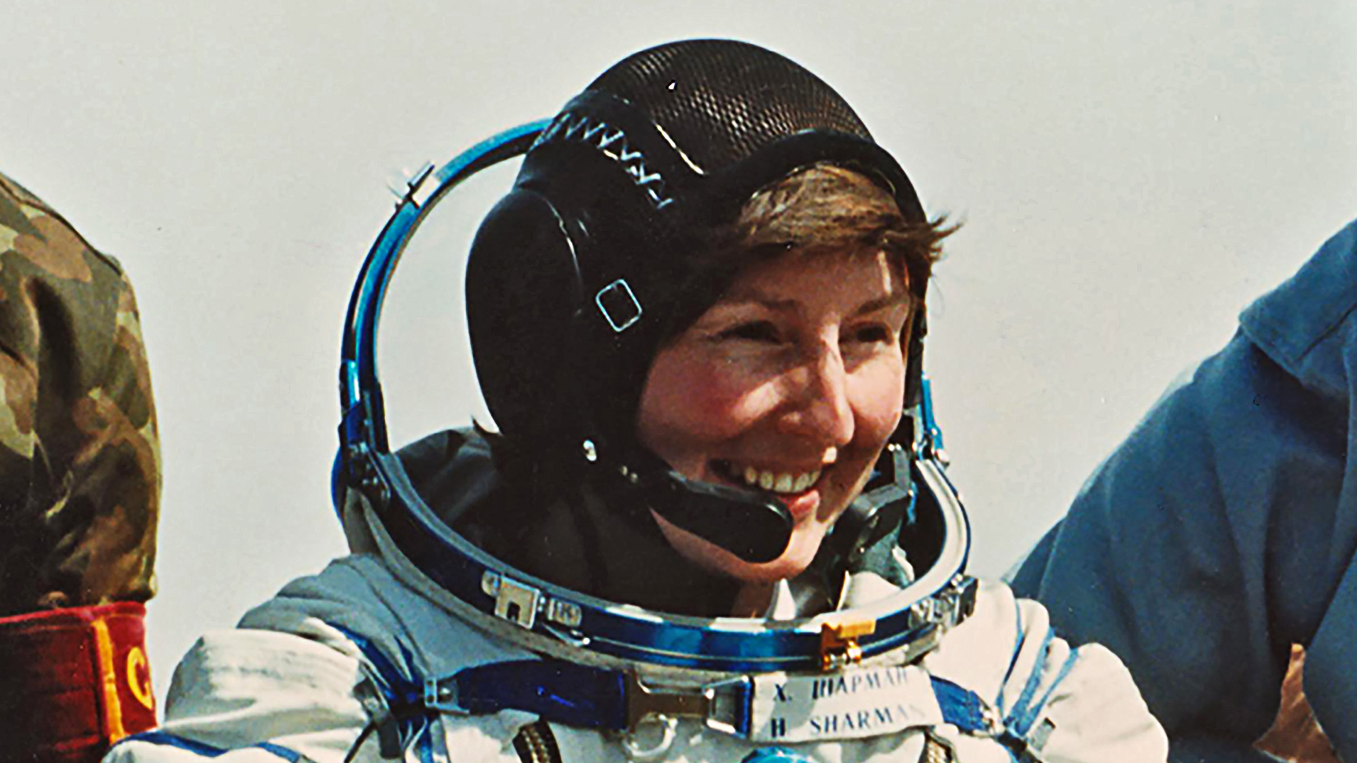 Image of Helen Sharman returning to Earth after her Juno mission to the Mir Space Station 